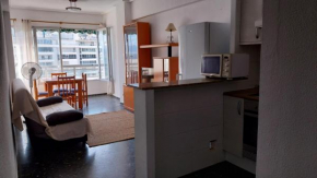 Apartamento pequeño frente al mar con piscina